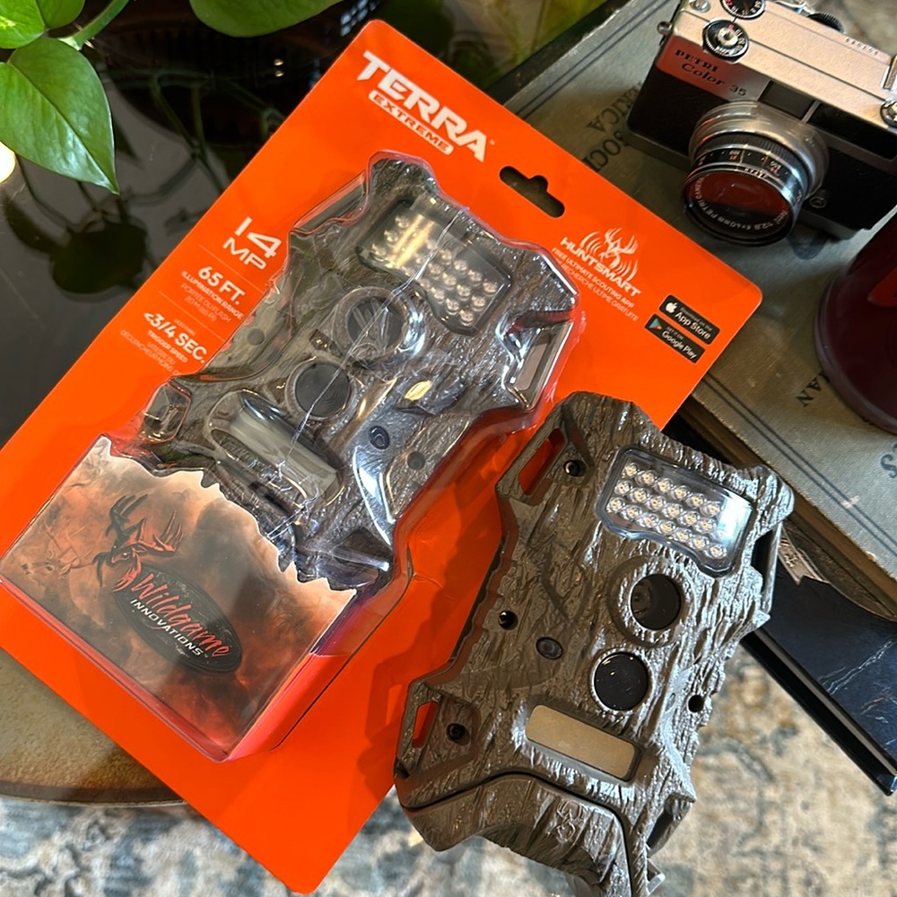 Terra extreme wildgame Huntsmart 14mp 65 ft range trail camera hunting bundle
